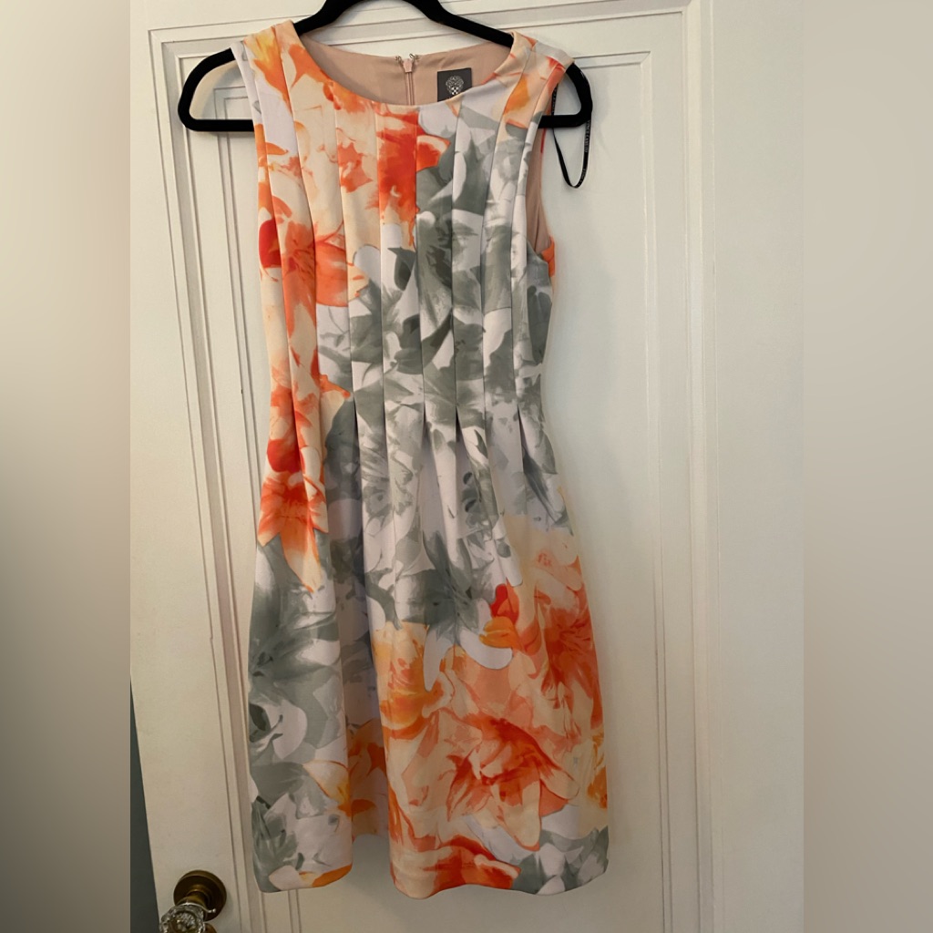 Uec Vince Camuto Sleeveless Dress. Zip Up In Back. Size 4